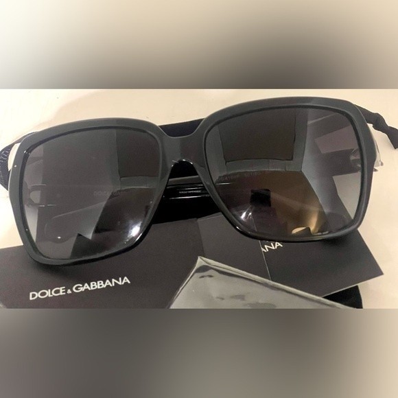 Dolce & Gabbana Gradient Lens Black Sunglasses and cloth,bag and clamshell case - Picture 4 of 15